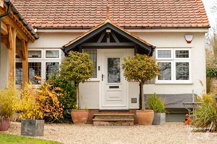 3 Bedroom Detached House For Sale In Brook Road, Epping, CM16