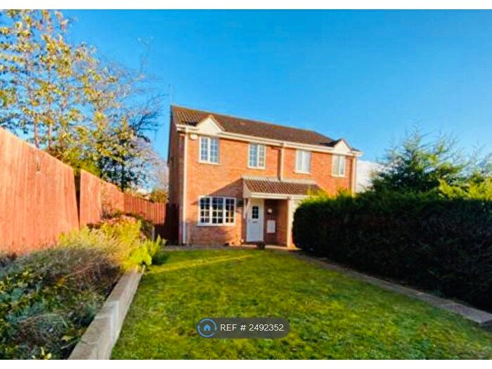 3 Bedroom Semi-Detached House To Rent In Shelford Close, Northampton, NN3
