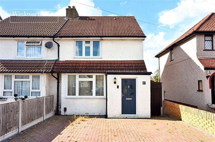 3 Bedroom Semi-Detached House For Sale In Brinkley Road, Worcester Park, KT4