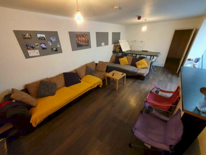 10 Bedroom House To Rent In Miskin Street (Rooms), Cathays, CF24