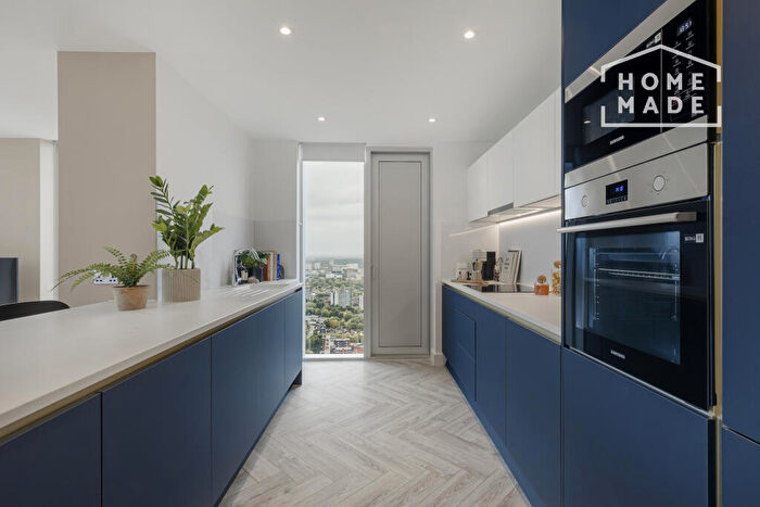 3 Bedroom Flat To Rent In Colliers Yard, M3