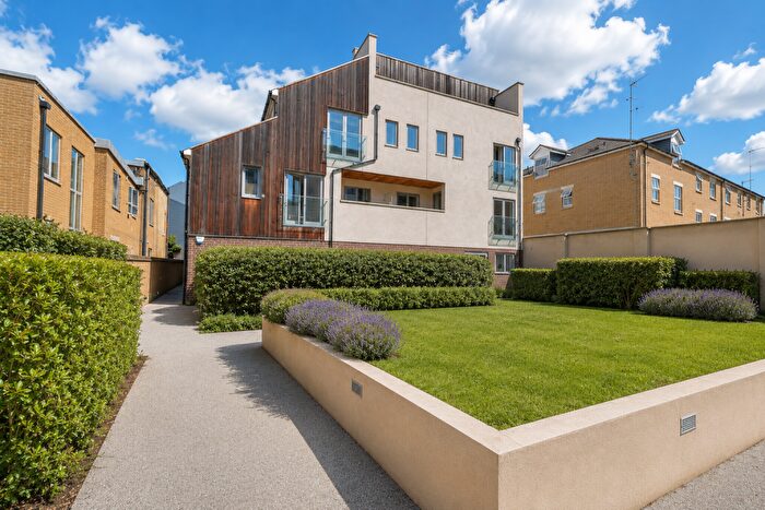2 Bedroom Apartment For Sale In Oasis Court, Mile End Road, London, E1