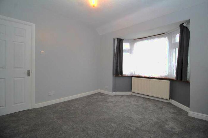 3 Bedroom Semi-Detached House To Rent In Kingswood Road, Watford, WD25