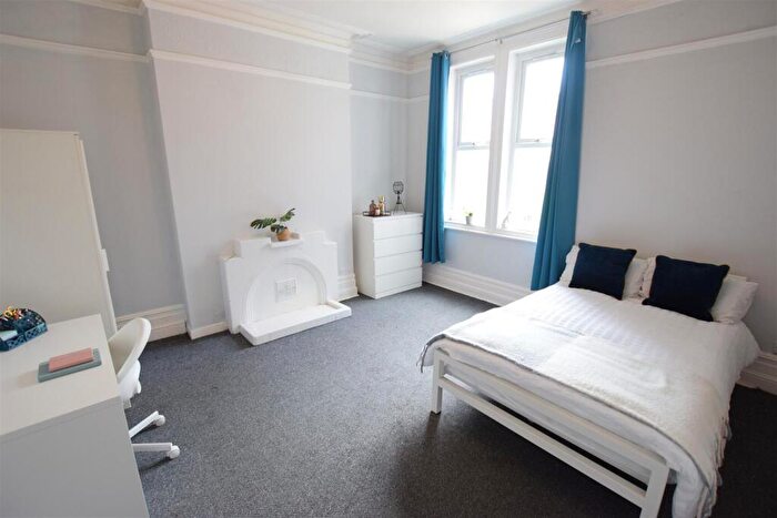 9 Bedroom End Of Terrace House To Rent In West Parade - Student House - /, LN1