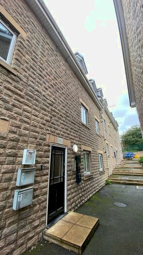 2 Bedroom Flat To Rent In Imperial Court, Burnley, Lancashire, BB12