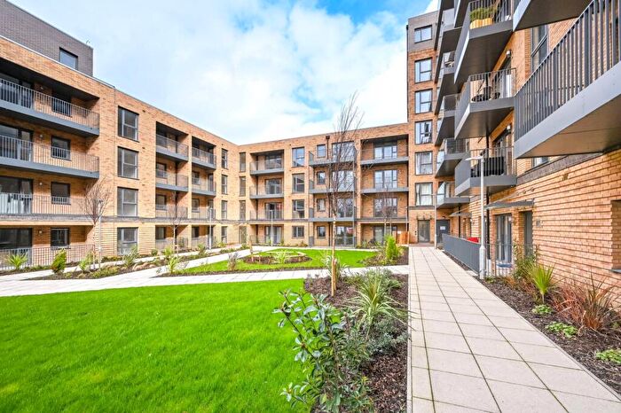 1 Bedroom Flat To Rent In Powermill Close, New Malden, KT3