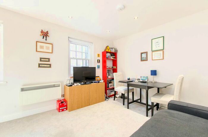 1 Bedroom Flat To Rent In Wentworth Street, Tower Hamlets, London, E1