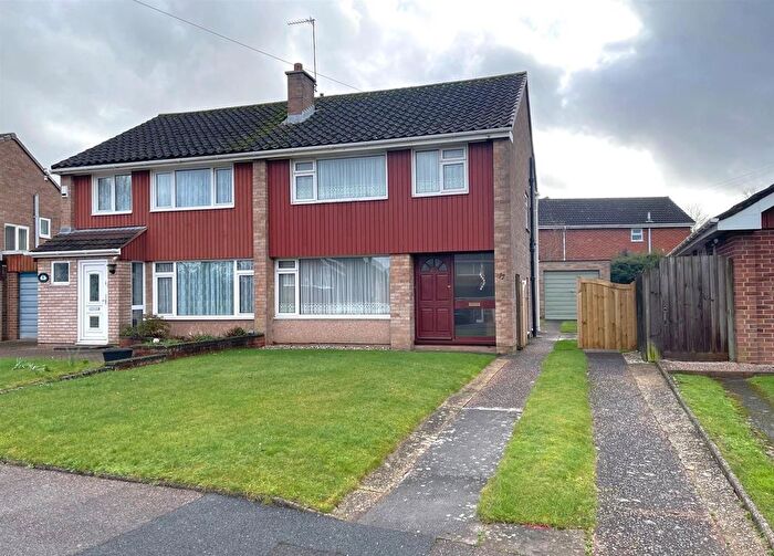 3 Bedroom Semi-Detached House For Sale In Broadfields Road, Exeter, EX2