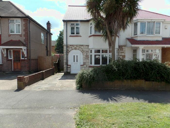 4 Bedroom Semi-Detached House To Rent In Cranbourne Waye, Hayes, UB4