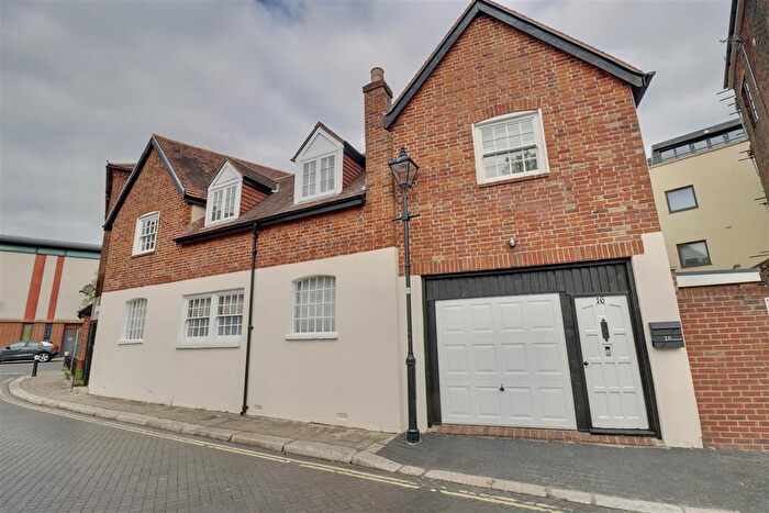 3 Bedroom Detached House For Sale In Beck Street, Portsmouth, PO1