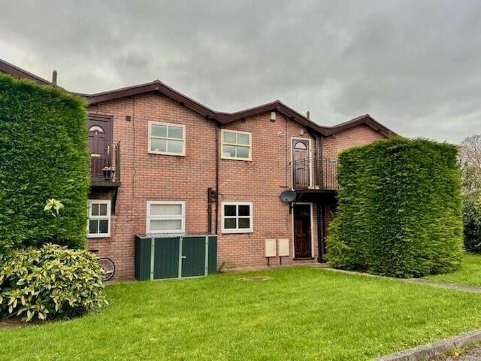 2 Bedroom Property To Rent In Roselands Court, Lavister, LL12