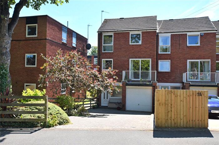 3 Bedroom Town House To Rent In Montagu Drive, Oakwood, Leeds, LS8
