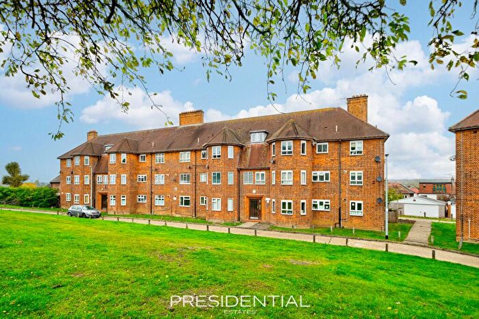 1 Bedroom Flat For Sale In Vicarage Road, Woodford Green, IG8