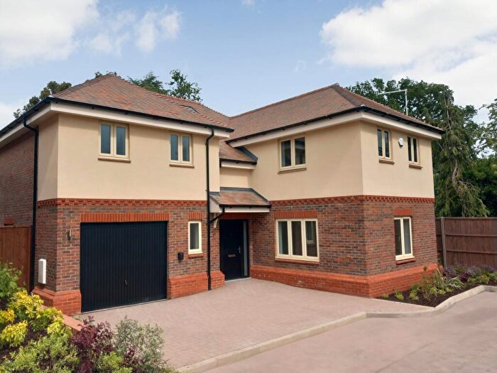 4 Bedroom Detached House For Sale In Osprey Close, Harpenden, Hertfordshire, AL5