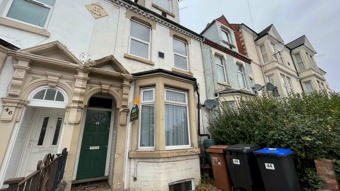 2 Bedroom Flat To Rent In Towcester Road, Northampton, NN4