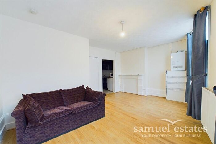 1 Bedroom Flat To Rent In Balham High Road, Balham, SW12