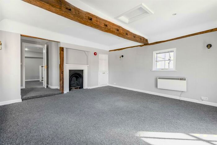 2 Bedroom Flat To Rent In High Street, Devizes, SN10