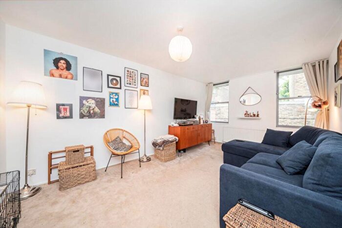 3 Bedroom Flat For Sale In Arran Walk, Islington, N1