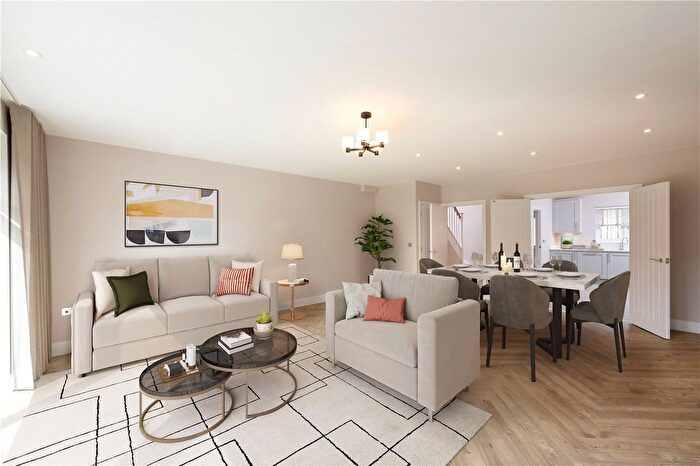 3 Bedroom Semi-Detached House For Sale In London Road, Ascot, RG12