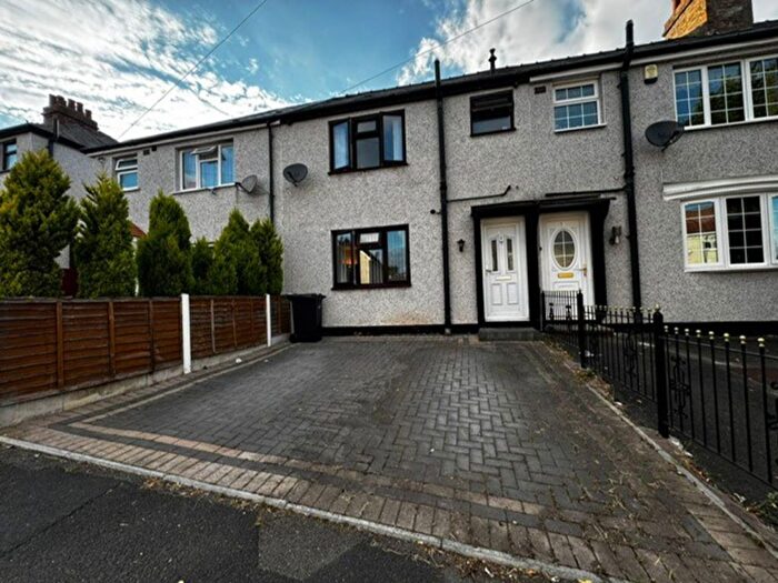 3 Bedroom Terraced House To Rent In Bunns Lane, Dudley, DY2