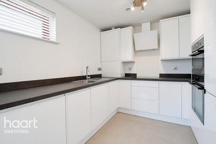 2 Bedroom Flat For Sale In Evelyn Walk, Greenhithe, DA9