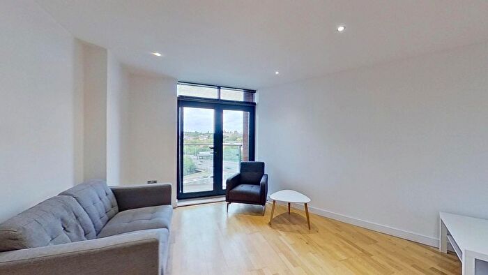 2 Bedroom Flat To Rent In Gotts Road, Leeds, LS12