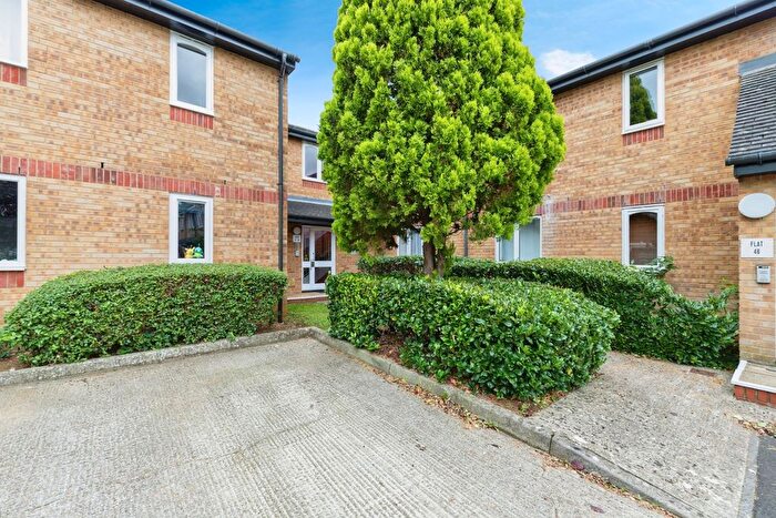 1 Bedroom Flat For Sale In Talisman Street, Hitchin, Hertfordshire, SG4