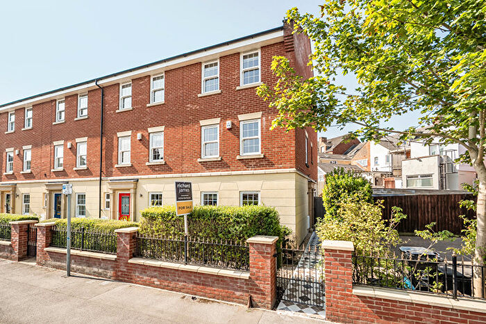 4 Bedroom End Of Terrace House For Sale In Hunt Street, Old Town, Swindon, SN1