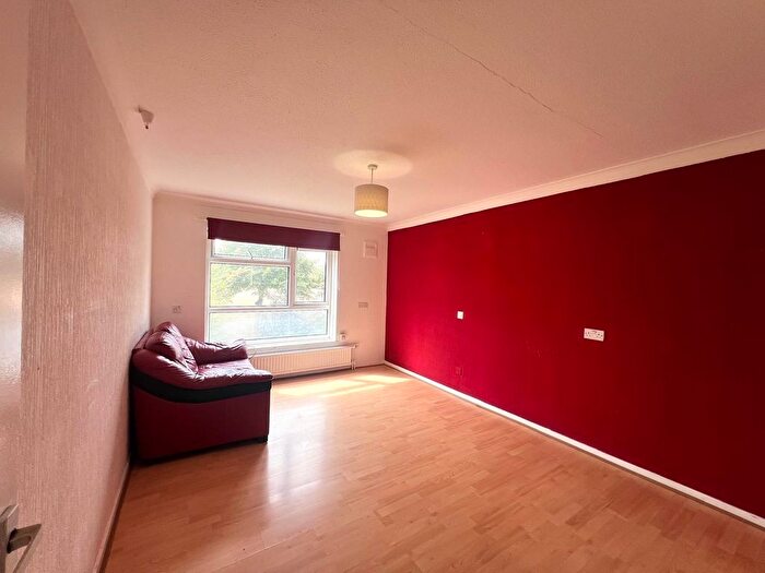 1 Bedroom Flat To Rent In Pennine Road, Slough, SL2