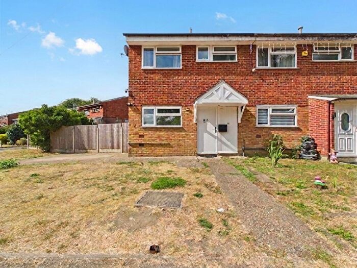 3 Bedroom End Of Terrace House For Sale In St. Margarets Avenue, Stanford-Le-Hope, SS17