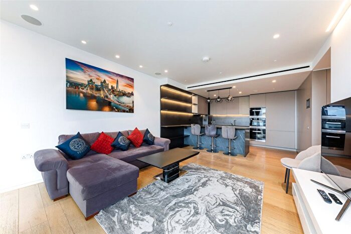 3 Bedroom Flat To Rent In Buckingham Palace Road, Victoria, SW1W