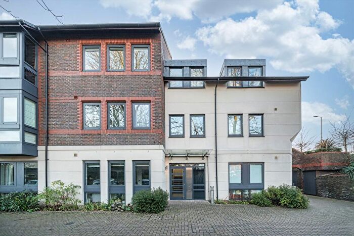 2 Bedroom Flat For Sale In Old Lodge Place, St Margarets, TW1