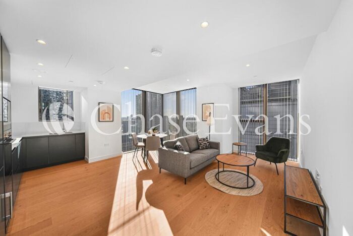 2 Bedroom Flat To Rent In Marsh Wall, Canary Wharf, London, E14