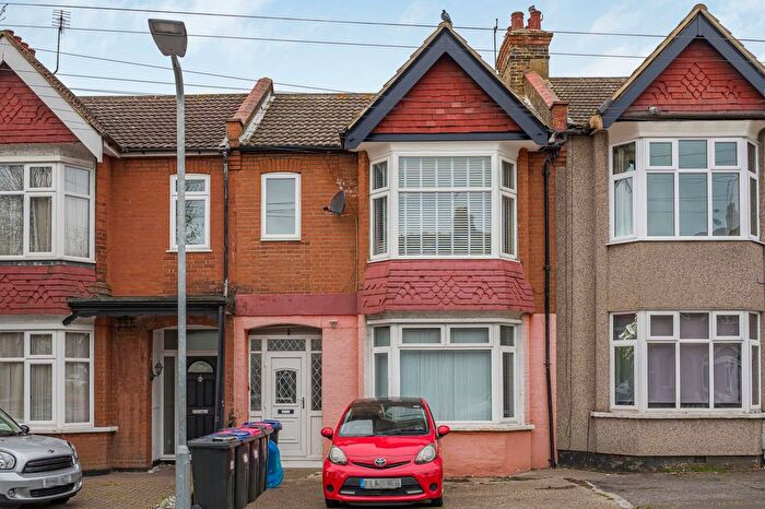 2 Bedroom Flat To Rent In Victoria Road, Southend-On-Sea, SS1