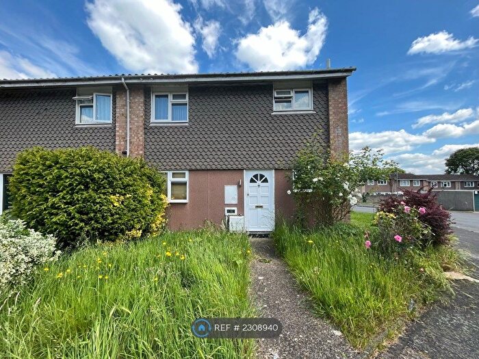 3 Bedroom Semi-Detached House To Rent In Rowan Close, Guildford, GU1