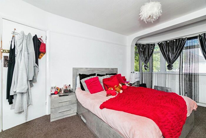 3 Bedroom Terraced House For Sale In Sandringham Road, Barking, IG11