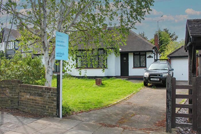 3 Bedroom Bungalow To Rent In Hobleythick Lane, Westcliff-on-Sea, SS0