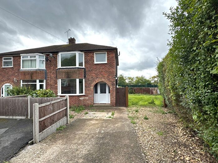 3 Bedroom Semi-detached House To Rent In Cross O'cliff Close, Lincoln, LN5