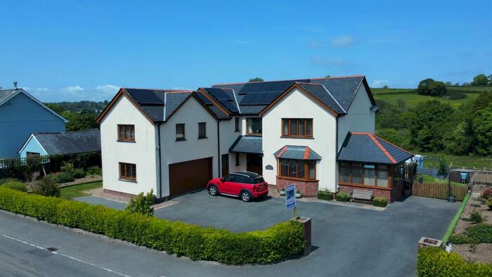 4 Bedroom House For Sale In Llanybydder, SA40