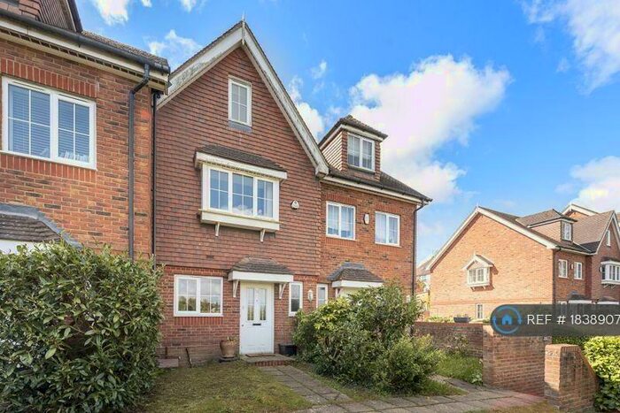 3 Bedroom Terraced House To Rent In Cameron Road, Chesham, HP5