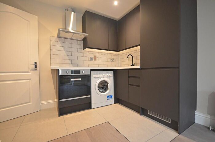 2 Bedroom Flat To Rent In Campbell Road, London, E3