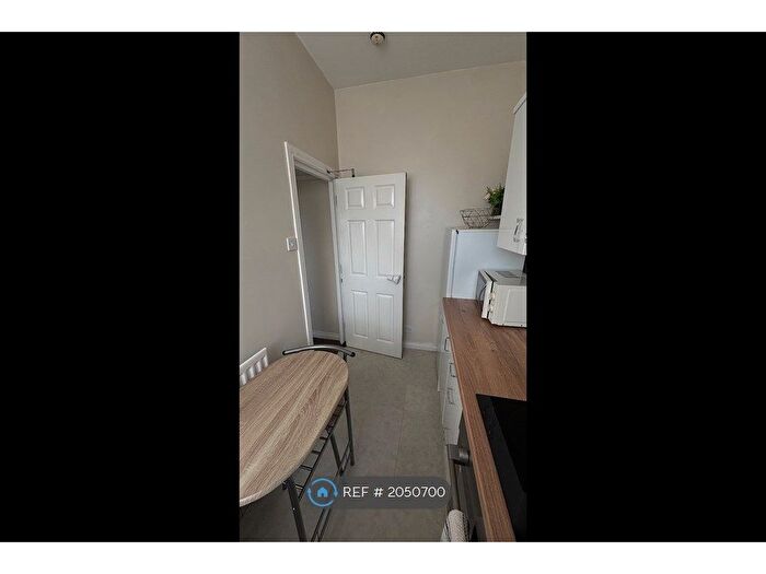 1 Bedroom Flat To Rent In Upper Newtownards Road, Belfast, BT4