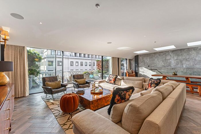 3 Bedroom Flat For Sale In Strand, Strand / Temple, London, WC2R