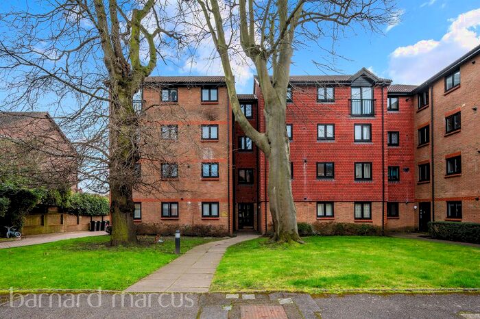 2 Bedroom Flat For Sale In Adams Close, Surbiton, KT5