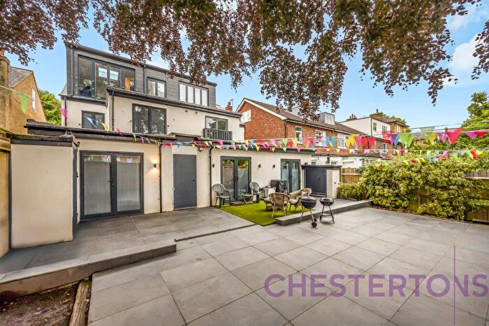 2 Bedroom Flat To Rent In Leyland Road, Canary Wharf, SE12