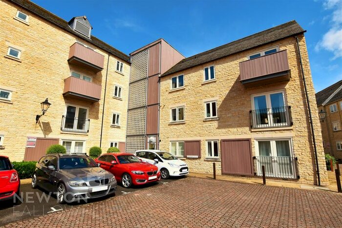 2 Bedroom Flat To Rent In Riverside Place, Stamford, PE9