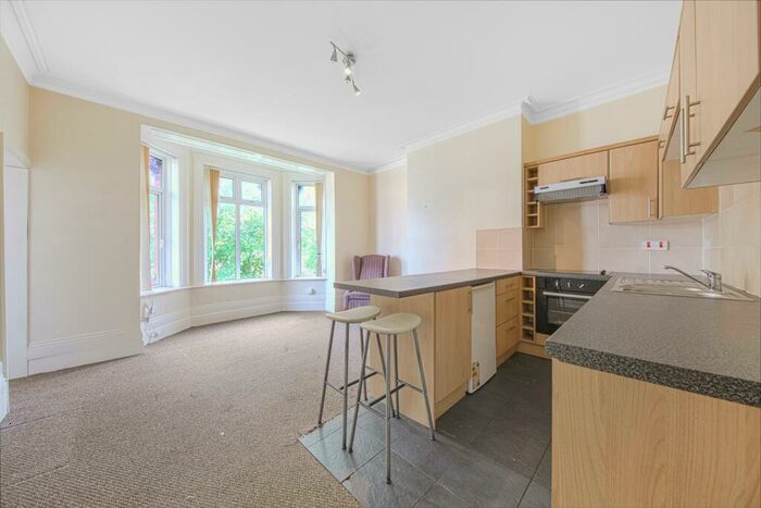 1 Bedroom Apartment To Rent In Windmill Hill, Enfield Town, EN2