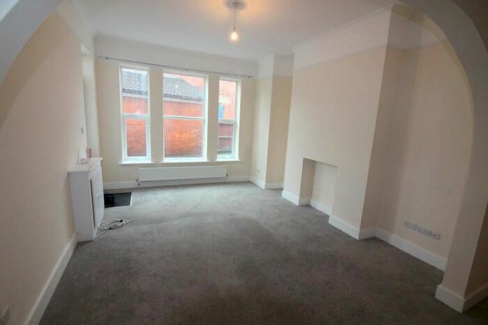 2 Bedroom Flat To Rent In Holdenhurst Road, Bournemouth, BH8