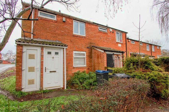 3 Bedroom Semi-Detached House To Rent In The Corngreaves, Shard End, Birmingham, B34