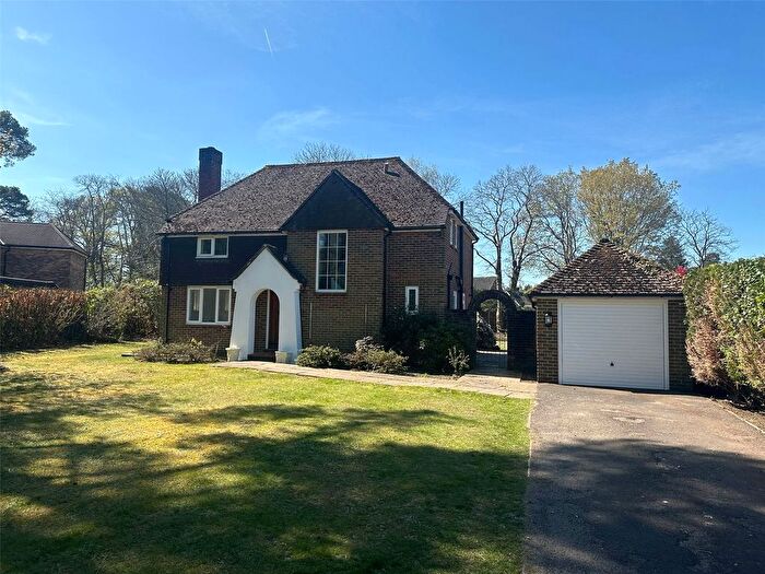 3 Bedroom Detached House To Rent In Birch Close, Boundstone, Farnham, Surrey, GU10